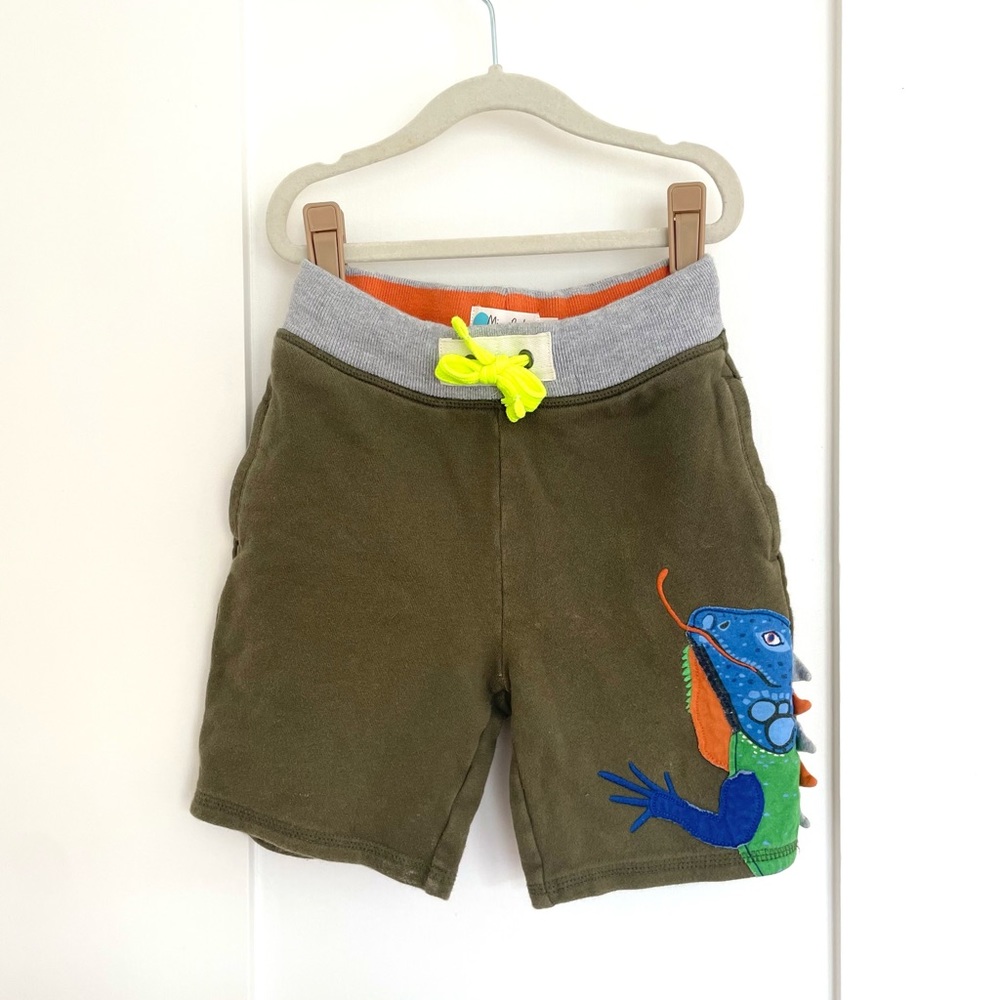 Boden lizard applique shorts 7y